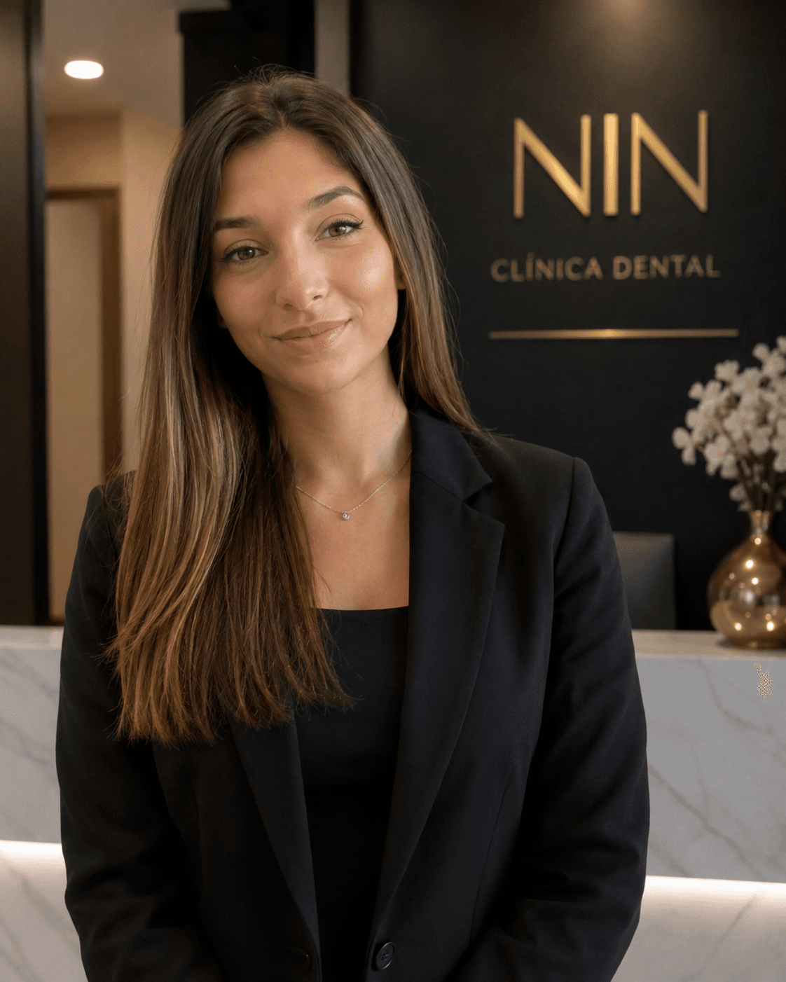 Dua Afilal, recepción, secretaría clínica y atención al paciente en Clínica Dental Nin Barcelona