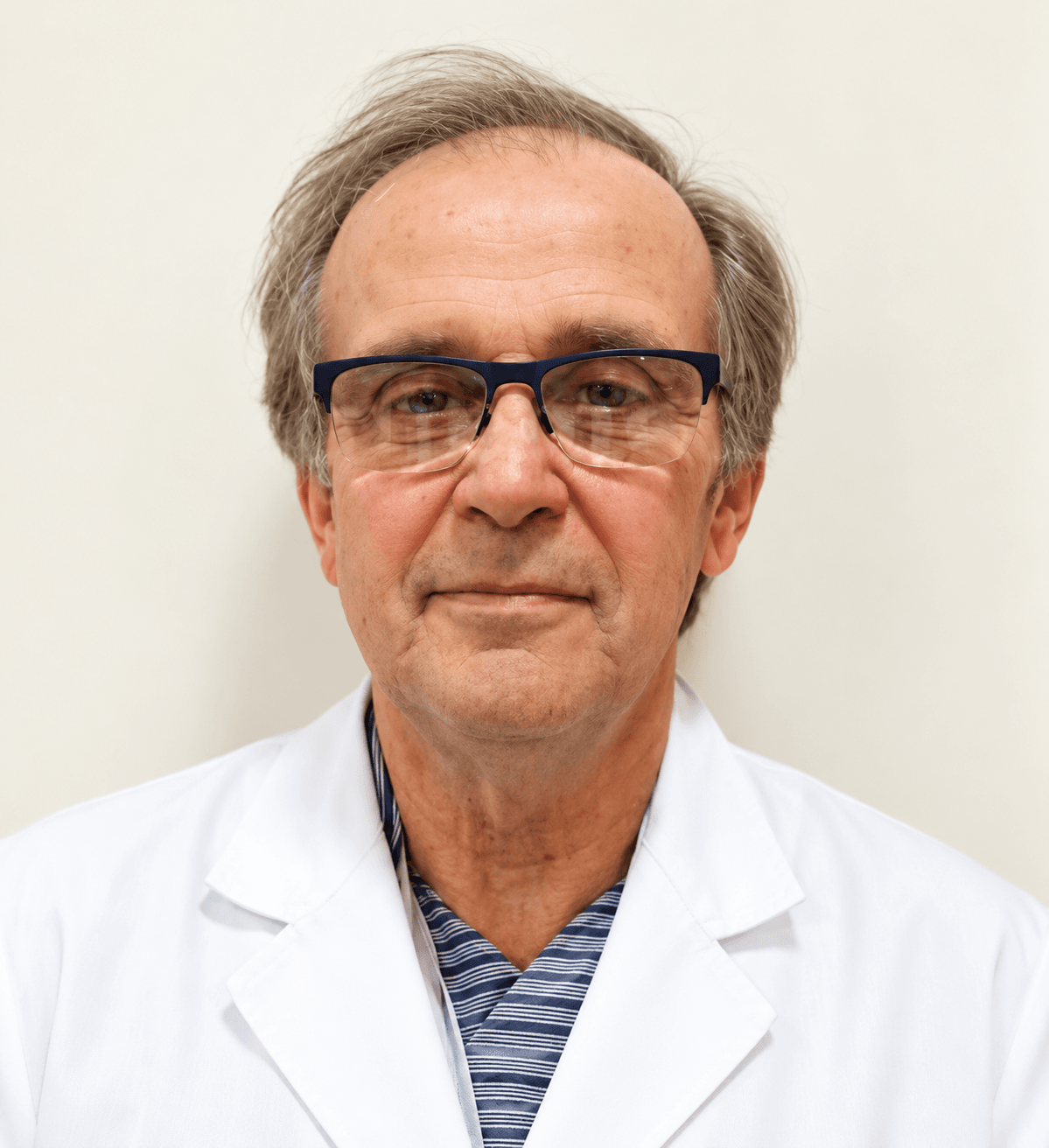 Dr. Jaume Nin Figueras durante un tratamiento en Clínica Dental Nin