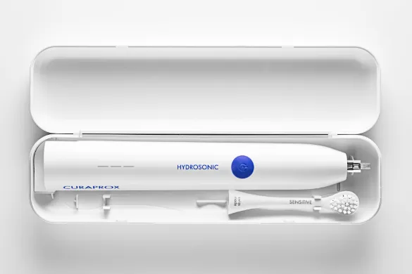 Curaprox Hydrosonic Easy en el estuche de viaje