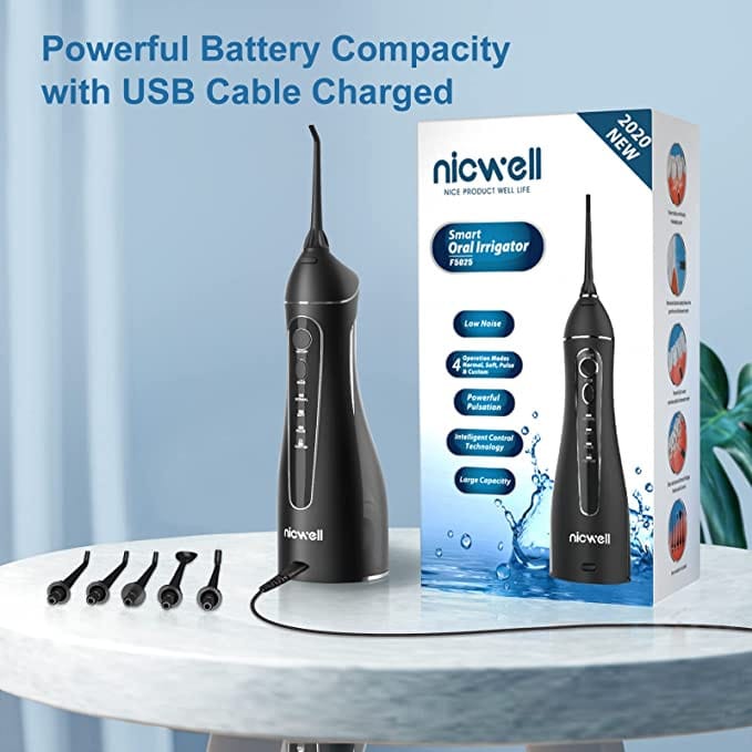 Irrigador dental Nicwell negro en uso